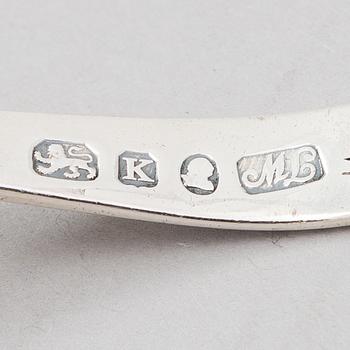 Gräddsnäcka, sterlingsilver, London 1796 och sked, sterlingsilver, Thomas Wallis II, London 1805.