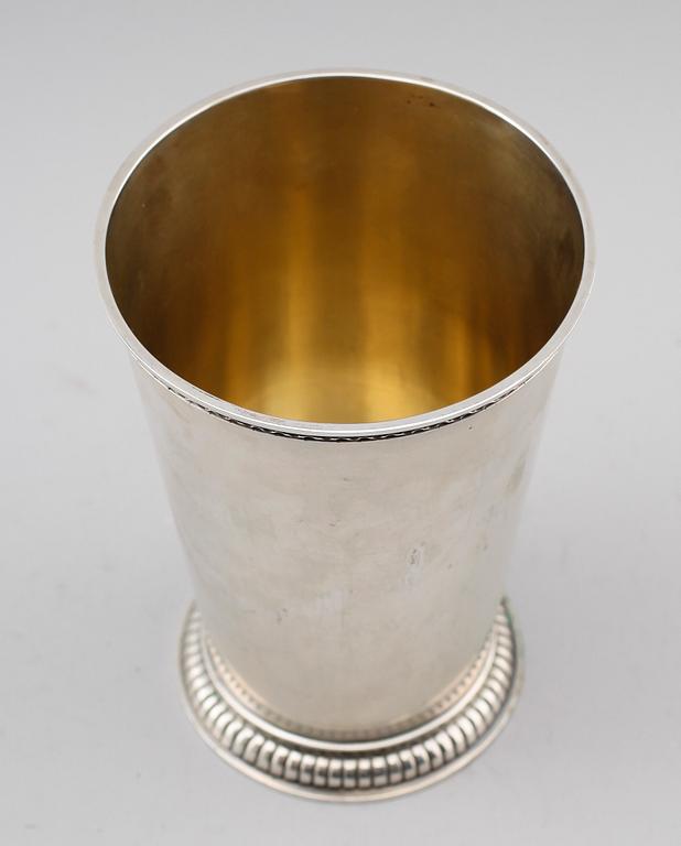 BÄGARE, silver, Eric Råström, Stockholm 1948. Vikt ca 345 g.