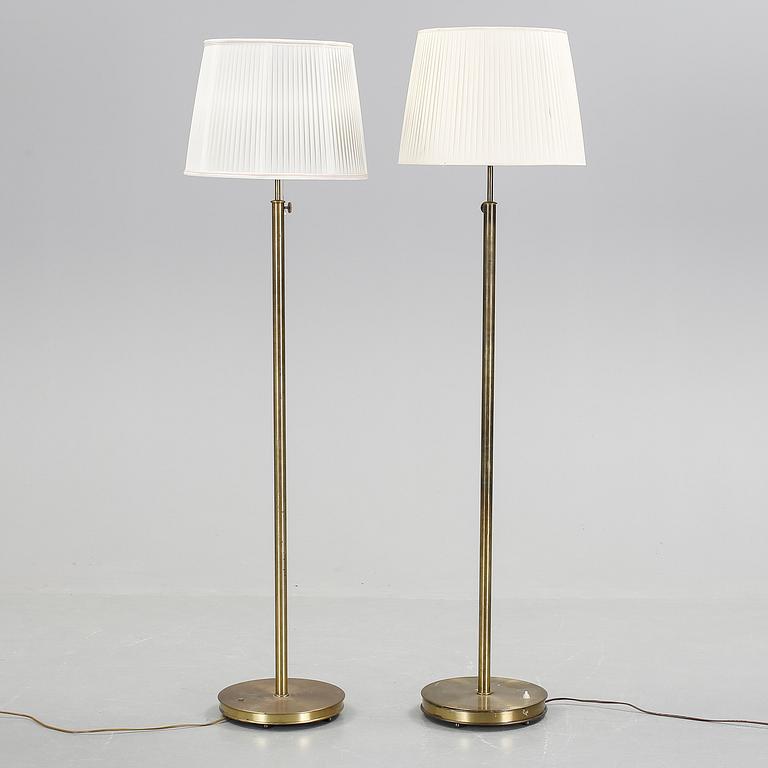 GOLVLAMPOR, ett par, modell 2148, Josef Frank, Firma Svenskt Tenn.