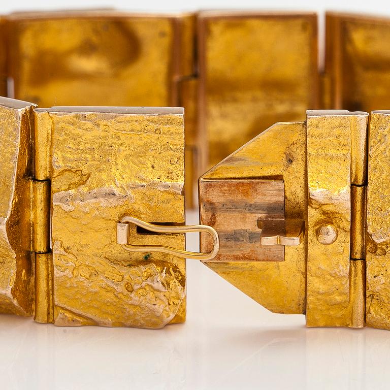 Björn Weckström, a 14K gold bracelet 'Golden stream' for Lapponia 1967.