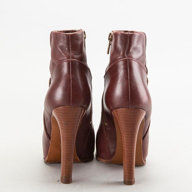 Tory Burch, stövletter 1 par "Kasey".