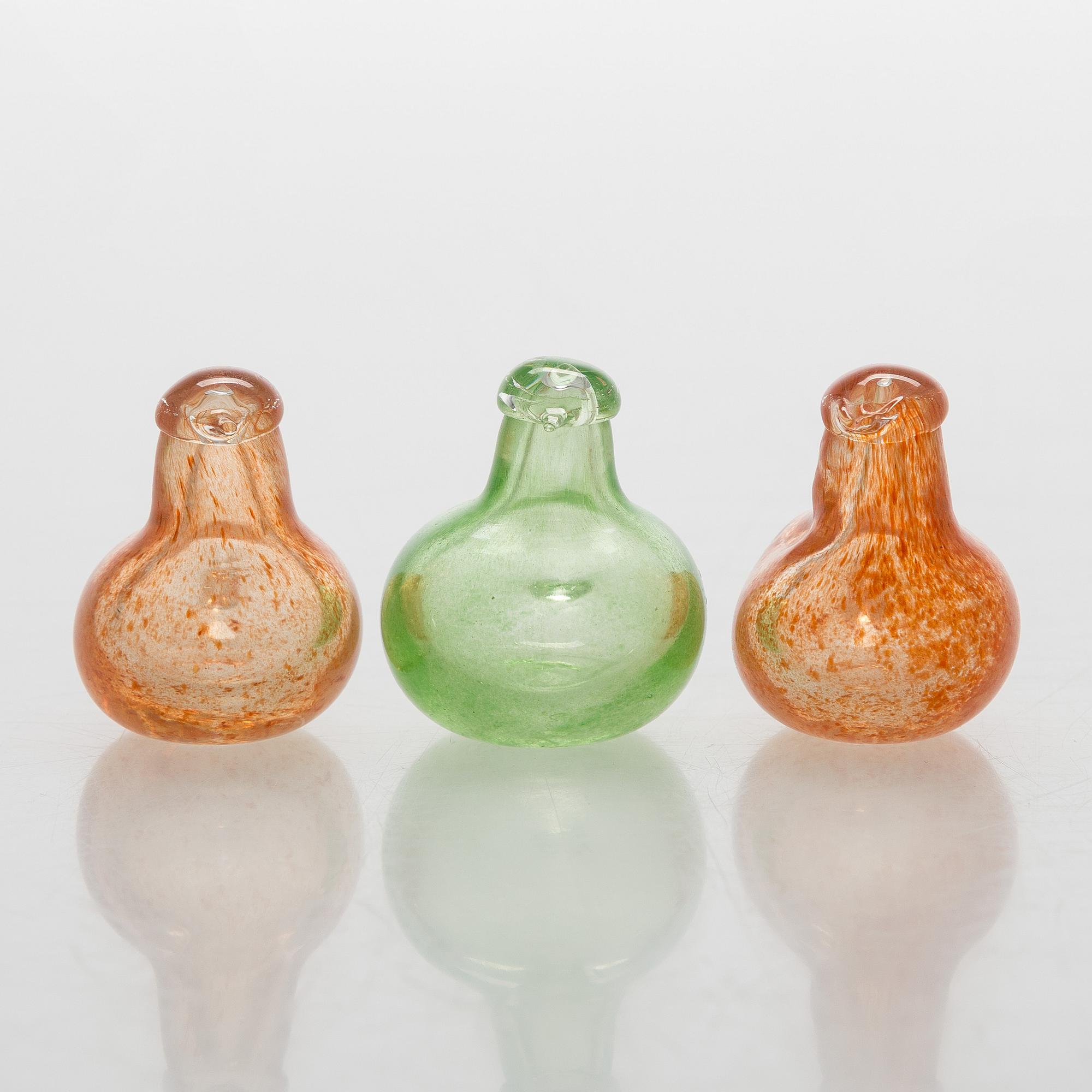 Oiva Toikka, Miniature glass birds, "Goldcrest", 3 pcs, signed Oiva Toikka Nuutajärvi.