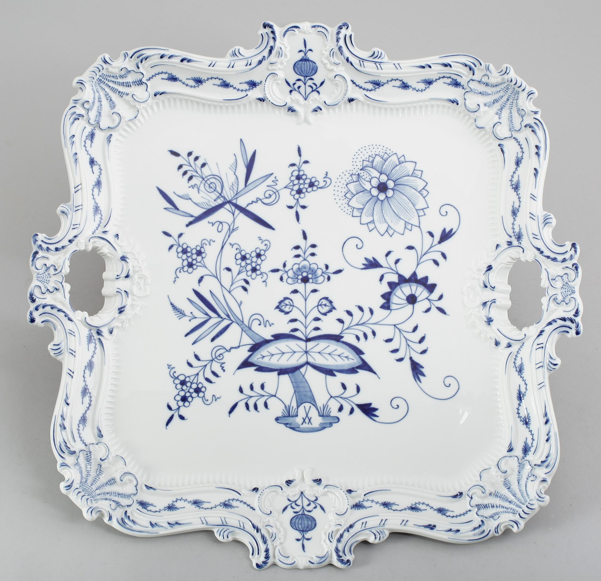 BRICKA, porslin, lökmönstret, Meissen.