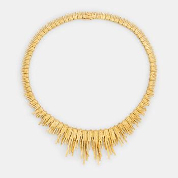 474. An 18K gold necklace.