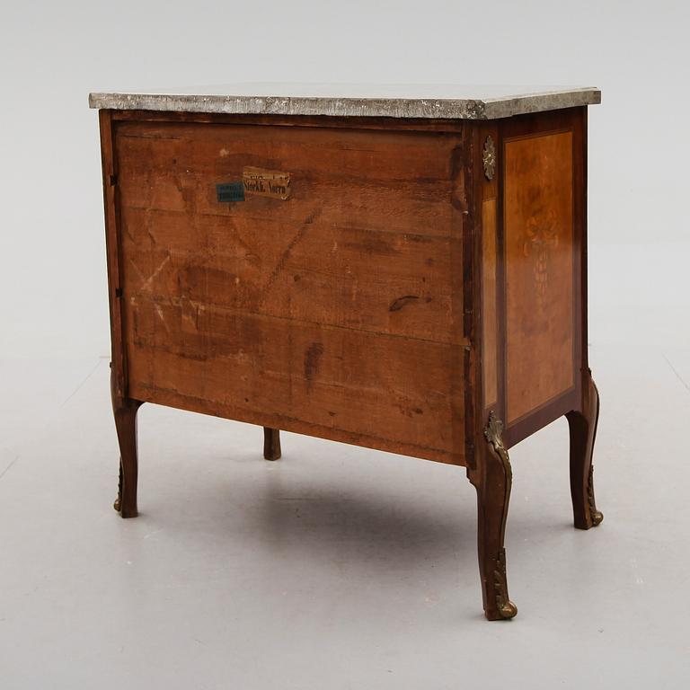 BYRÅ, gustaviansk stil, 1800-talets mitt.