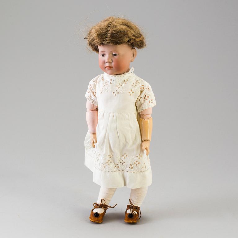 A bisque head doll 101 "Marie" by Kämmer & Reinhardt, ca 1909.