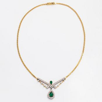 Halsband, collier, 18K guld med smaragder och diamanter.
