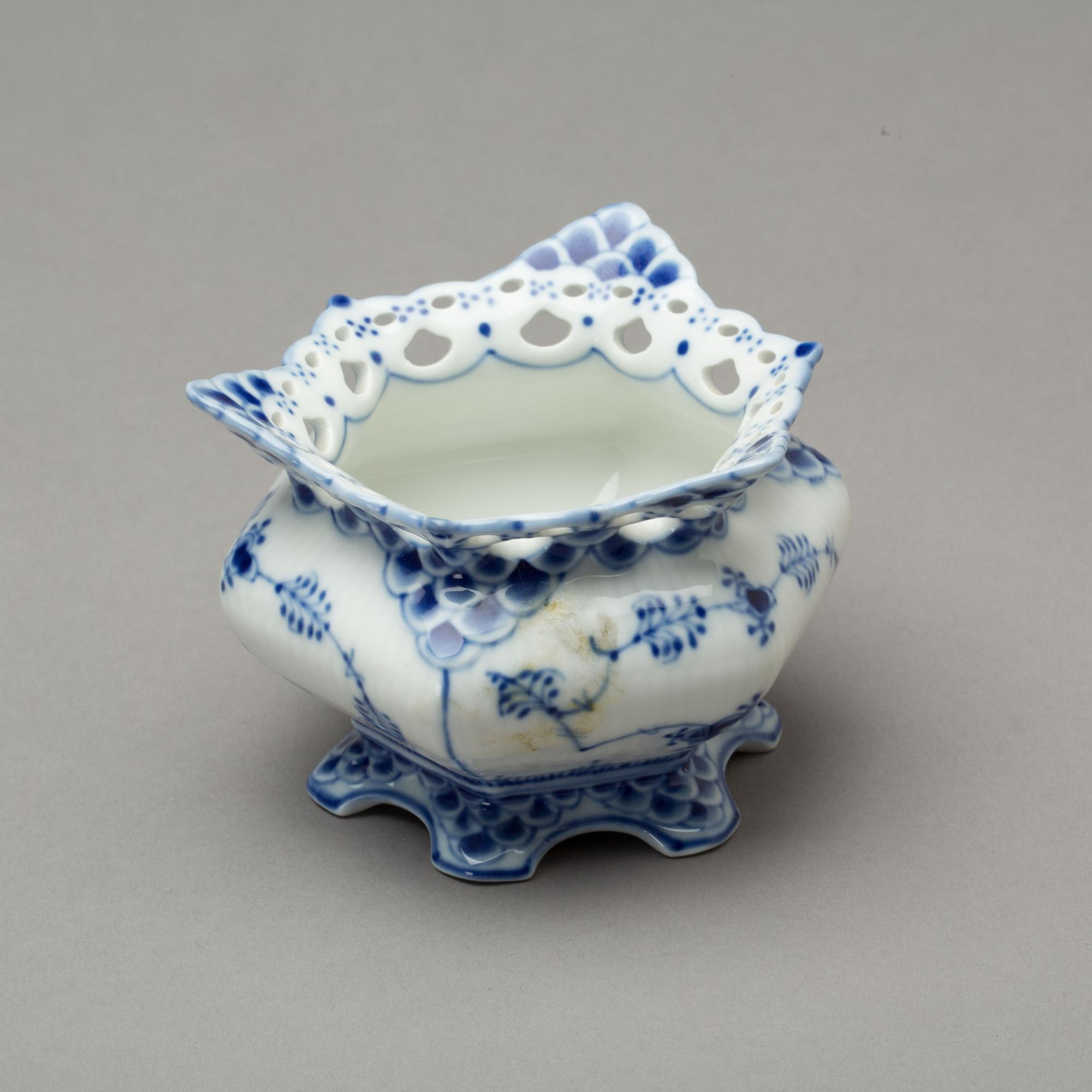 SERVISDELAR, 17 delar, porslin, "Musselmalet"(delvis helblond) Royal Copenhagen.