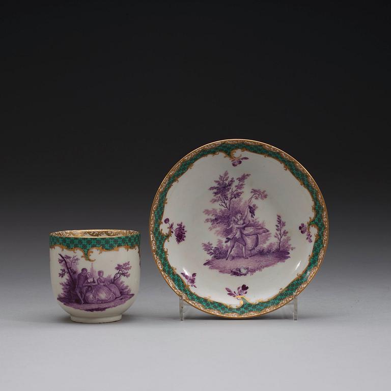 KOPP med FAT, porslin. Meissen, ca 1755.