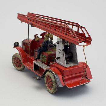 A tinplate Tipp & Co fire truck, Germany, ca 1930.