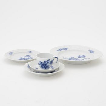 An 18-piece set of 'Blå Blomst' porcelain from Royal Copenhagen, Denmark.