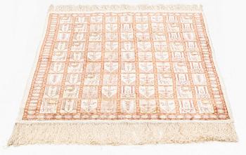 A silk Hereke rug, ca 93 x 68 cm.
