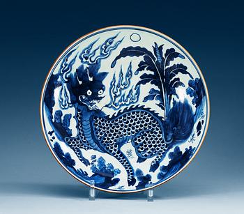 1717. A blue and white charger, 20th century, with a Yü t'ang chia ch'i mark.