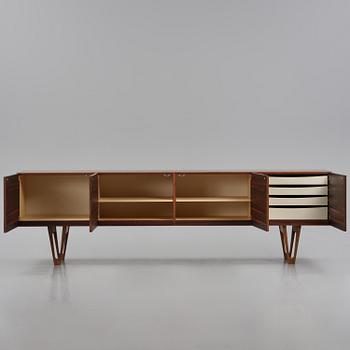 Ib Kofod-Larsen, sideboard, modell "501" ur "Ib 500"-serien, Seffle Möbelfabrik, Säffle, 1960-tal.