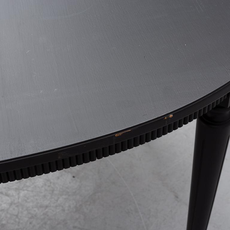 A painted Gustavian style dining table, second half of the 20th Century.