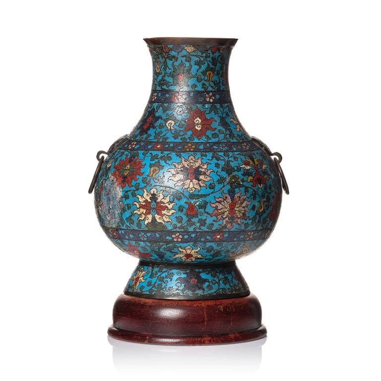 Kruka, Hu, cloisonné. Mingdynastin (1368-1644).