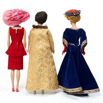 Barbiedockor, 3 st, samt kläder och accessoarer, Mattel, 1960-tal.