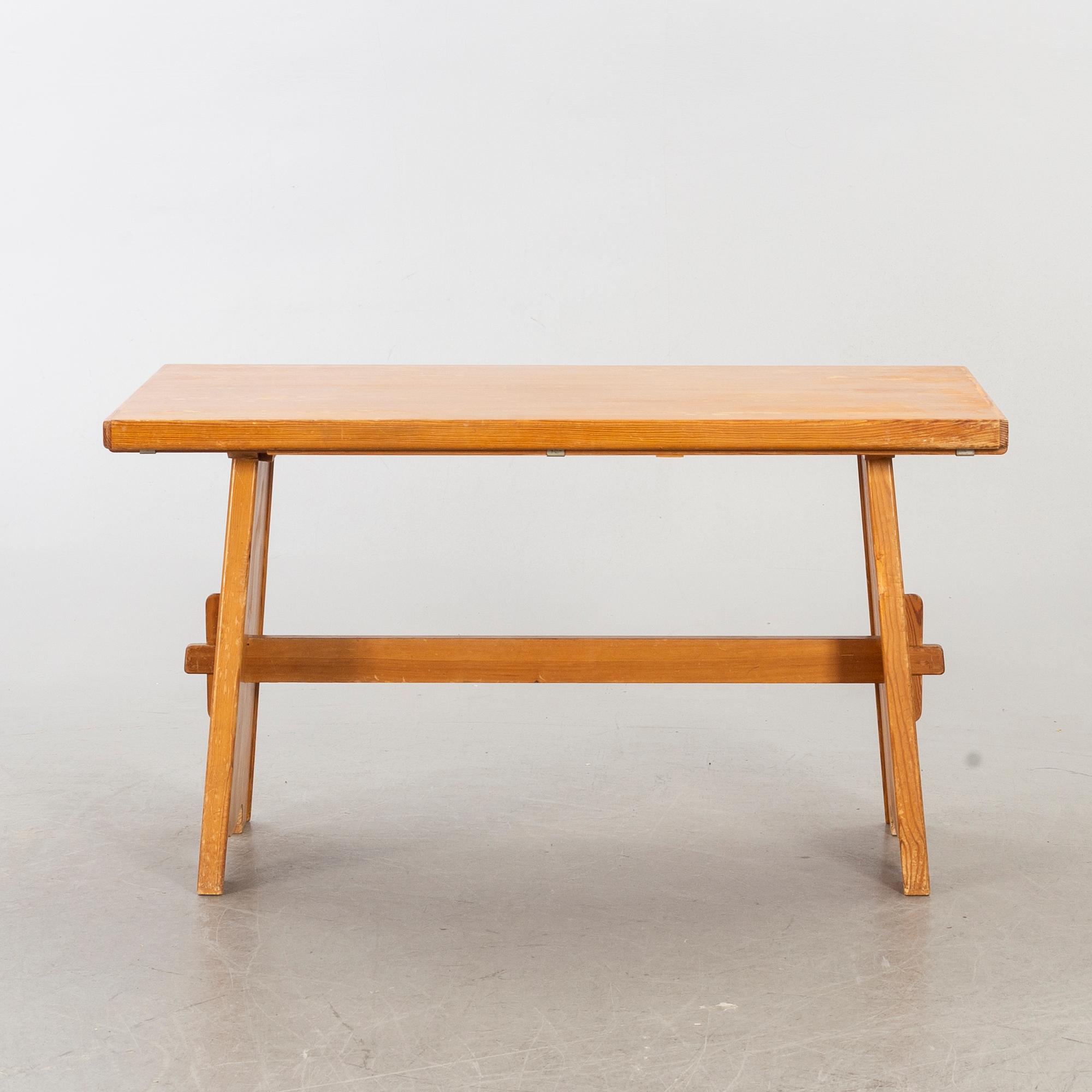 A Carl Malmsten 1930/40:s pine dining table for Svensk Furu.