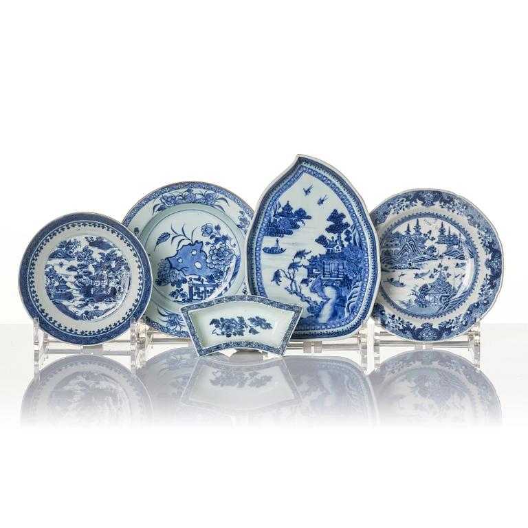 A group lot of Chinese Export porcelain, Qing dynasty, Qianlong (1736-95).