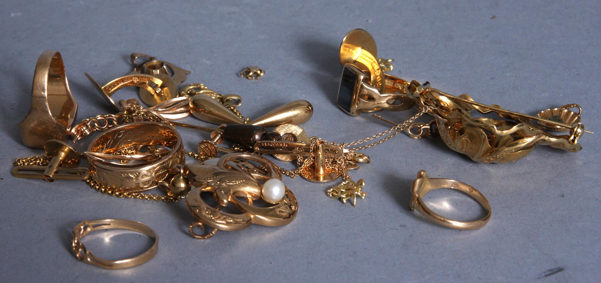 PARTI SMYCKEN, 28 del, guld 18k samt 14k, ca 57 gr.