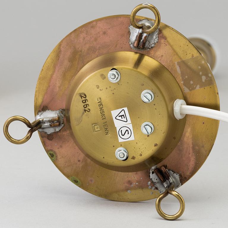 A Josef Frank brass table lamp, modell 2552, for Firma Svenskt tenn.