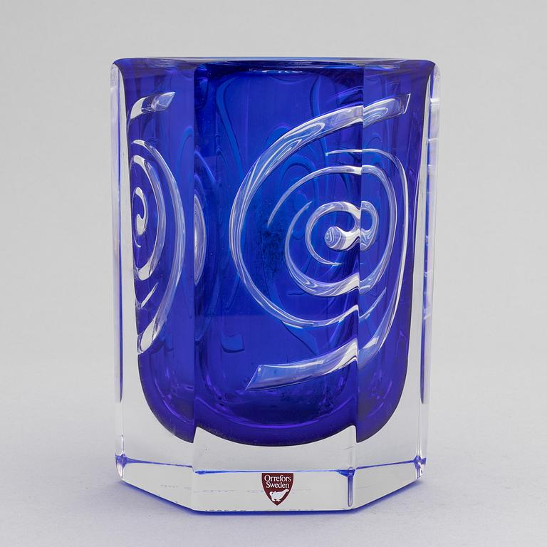 Olle Alberius, a signed 'Virvel' glass vase, Orrefors, 1988.