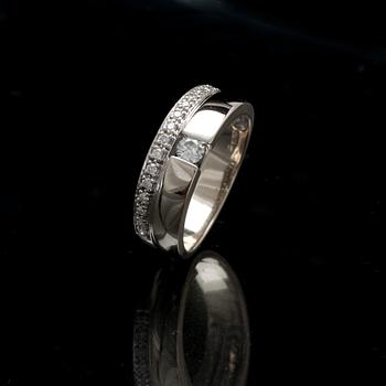 RING, vitguld 14K, briljantslipade diamanter, största diamanten ca 0,15 ct. Vikt 5,6 g.