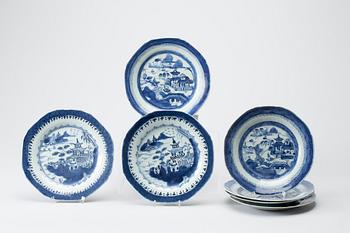 TALLRIKAR, 7 st, porslin, sen Qing, 1800-tal.