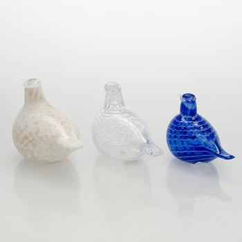 Oiva Toikka, A set of three glass birds, signed O. Toikka Iittala, Finland.