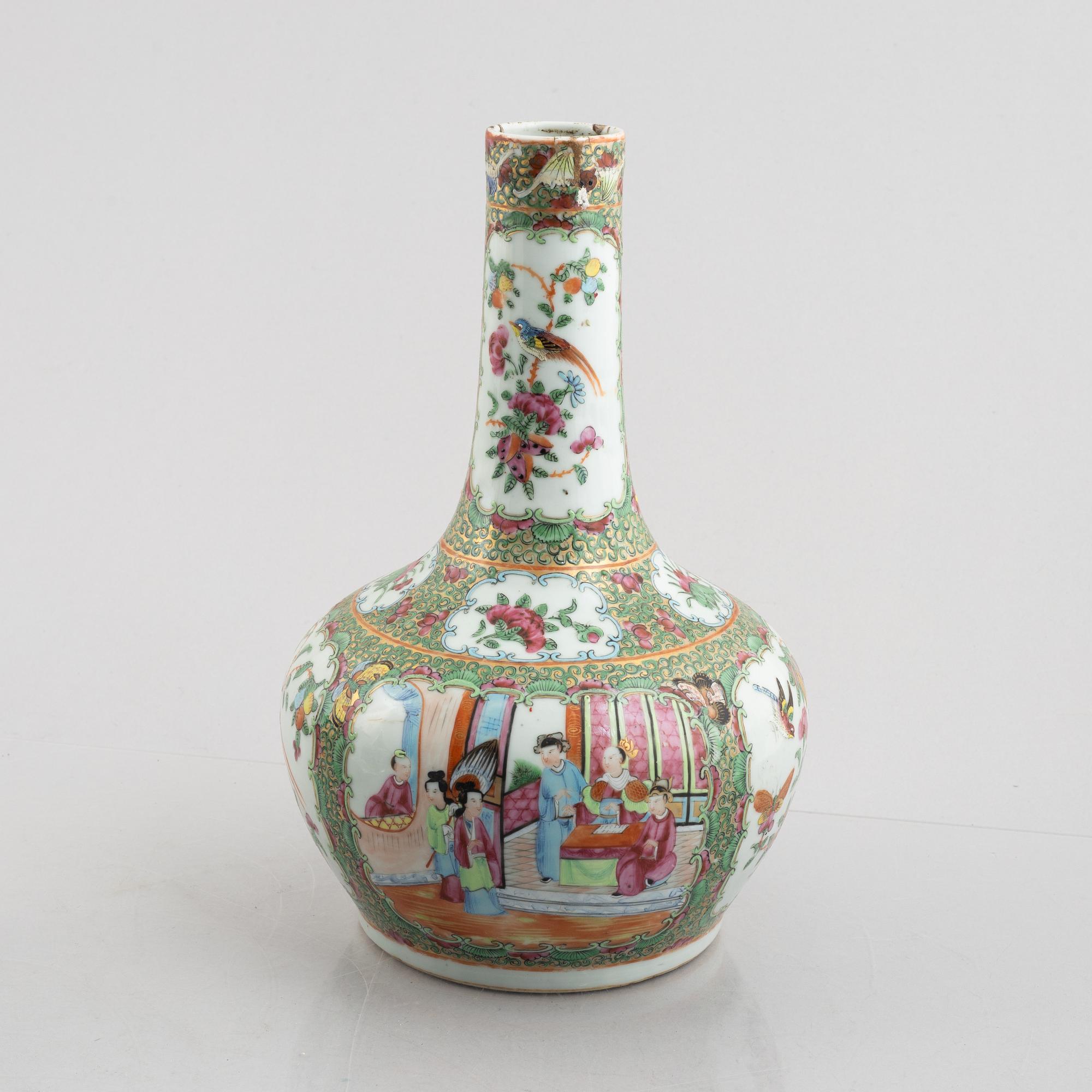 A porcelain vase, Canton, China, 19th century.