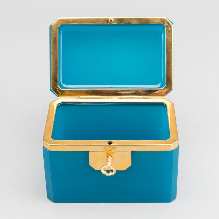 A BOX in blue glass, opaline, Italy?, 20th century latter part.