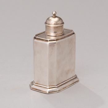 TEA CADDY, silver, John Farnell, London 1726.