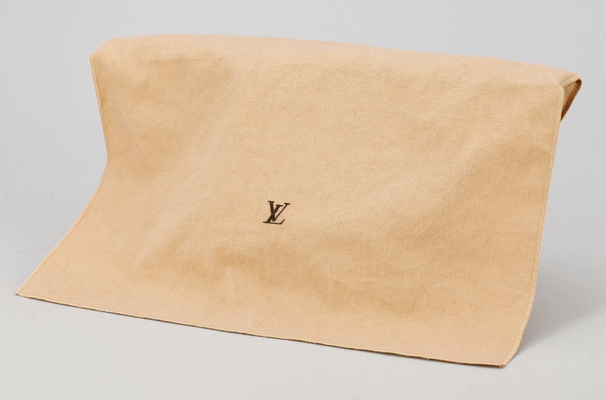 AXELVÄSKA, Louis Vuitton.