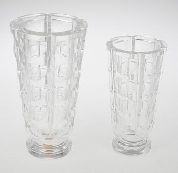 VASER, 2 st, glas, "Tusen Fönster", Simon Gate, Orrefors, modellen formgiven 1934.