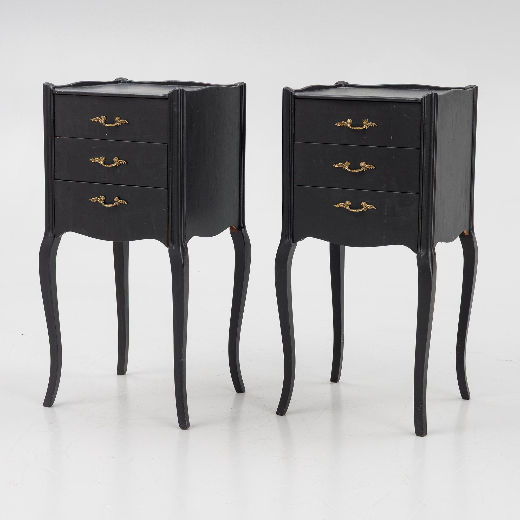 A pair of rococo-stylde bedside tables, mid/second half of the 20th century.