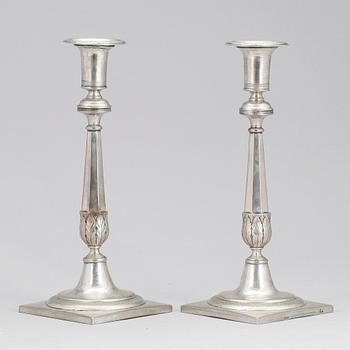 LJUSSTAKAR, ett par, silver, empire, möjligen Österrike-Ungern, 1800-talets första hälft. Tot vikt ca 628 gram.