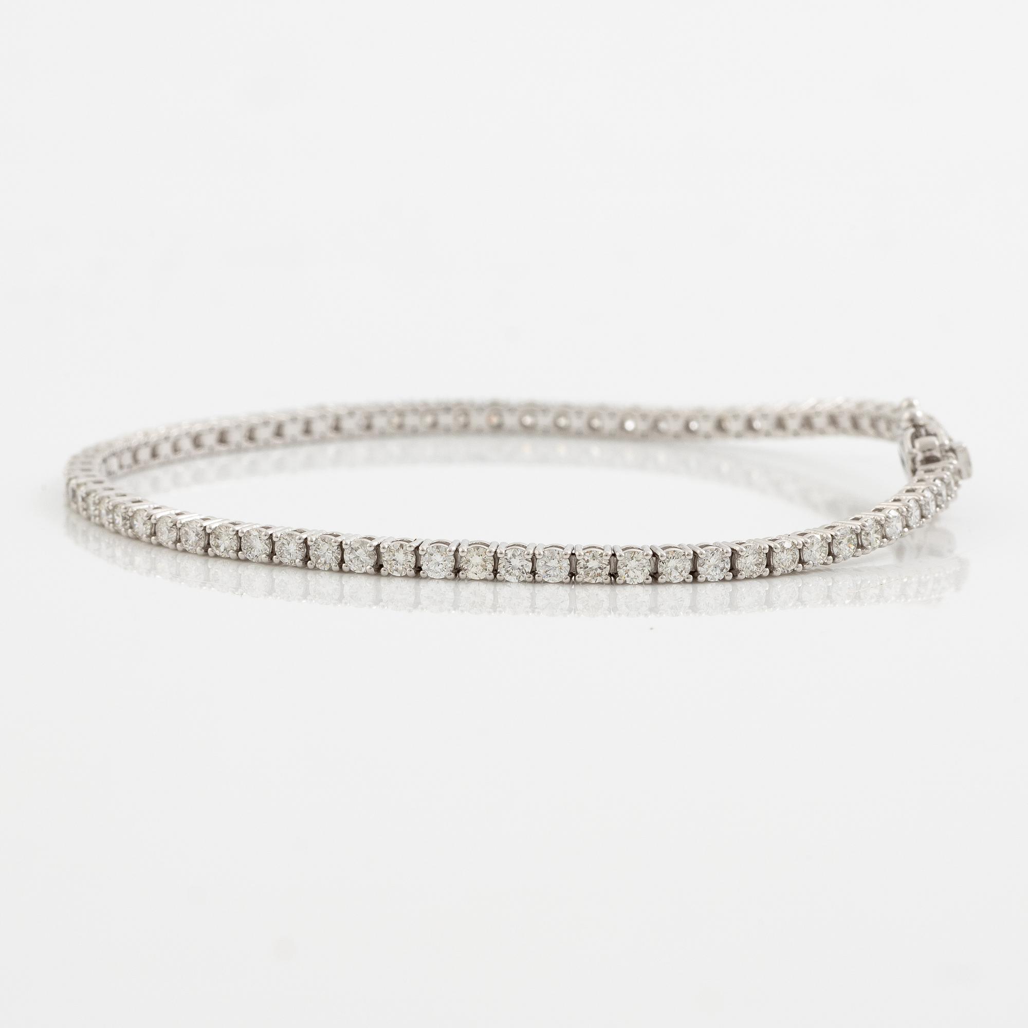 Tennis bracelet 18K white gold with brilliant-cut diamonds.
