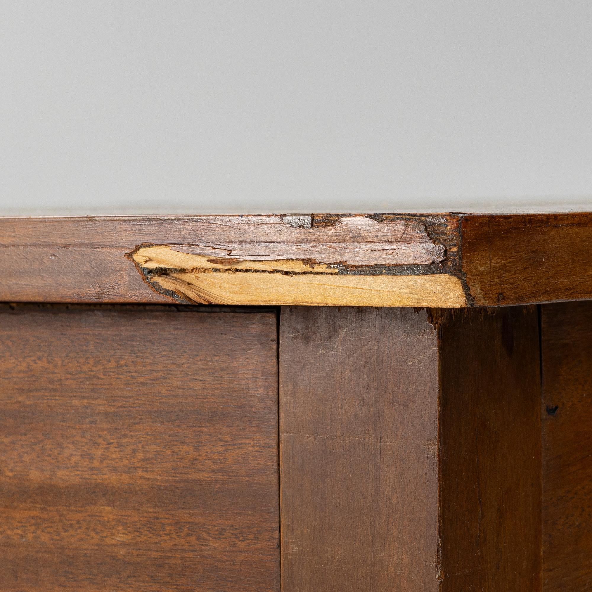 A Georgian style desk, early 20th century.
