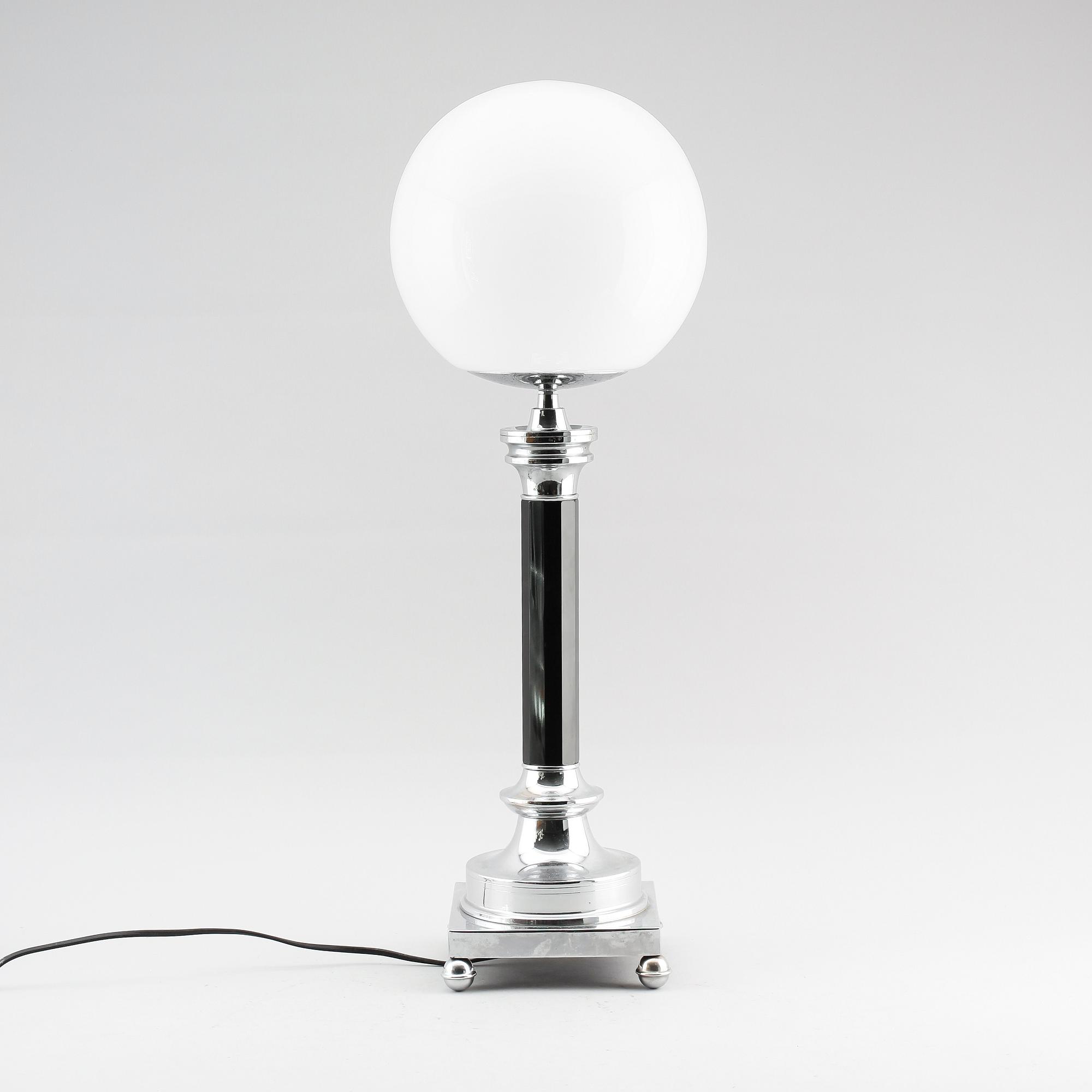 BORDSLAMPA, kromad metall och glas, 1900-talets första hälft.