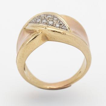 Ring, 18k gold with brilliant-cut diamonds.