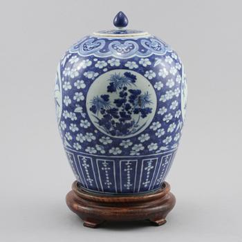 URNA, porslin, Kina, 1800/1900-tal.