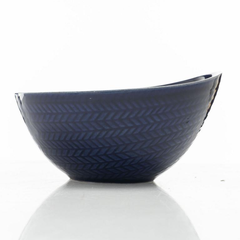 Hertha Bengtson, a set of nine 'Blå eld' service parts, Rörstrand.