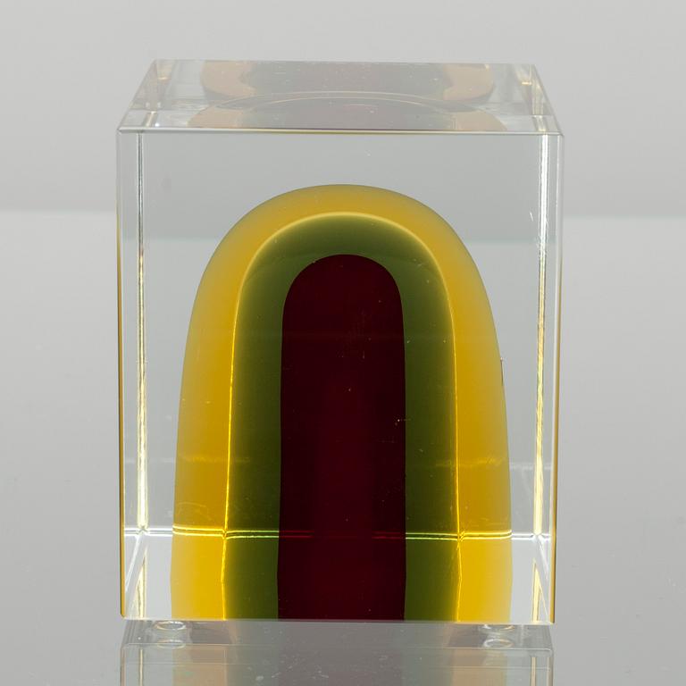 ÅRSKUB, glas, signerad Oiva Toikka, Nuutajärvi 2006, numrerad 177/2000.