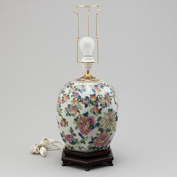 A 20th century porcelain table lamp. Modern.