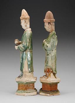FIGURINER, 2 st, lergods. Ming dynastin (1368–1644).