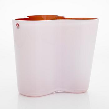 Alvar Aalto, a '3030' vase signed Iittala.