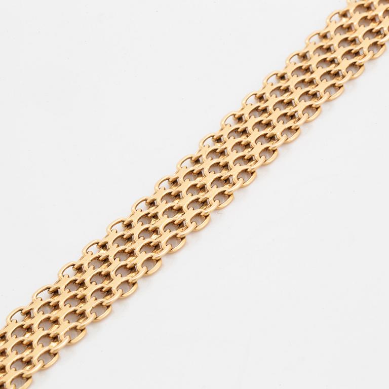 18K gold bracelet.
