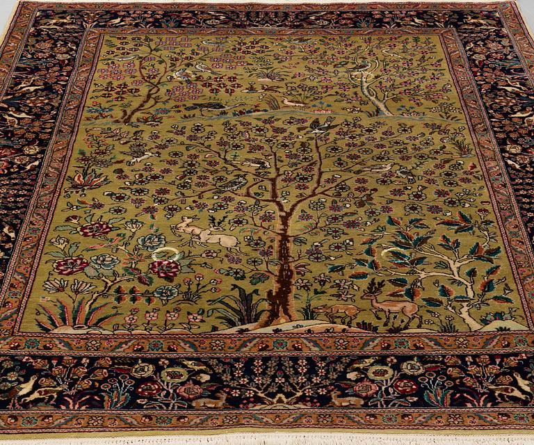 MATTO, an old Oriental, possibly a Tabriz, ca 227,5-228,5 x 171,5-173 cm (as well as 1 and 1,5 cm flat weave at the.