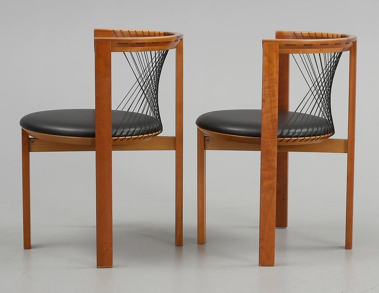 STOLAR, ett par, "String Chair", Niels Jörgen Haugesen, Danmark.