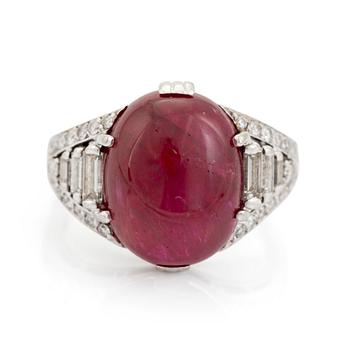 424. An 18K white gold ring set with a cabochon-cut ruby.